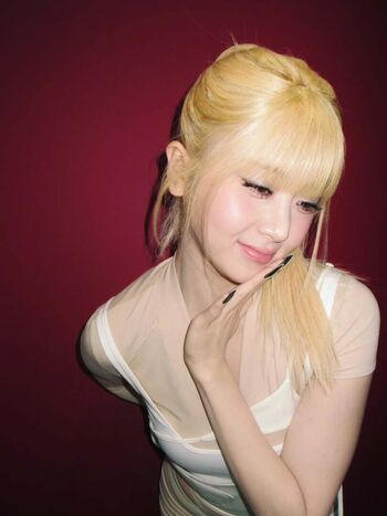 Huh Yunjin 허윤진