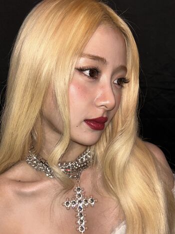 Huh Yunjin 허윤진