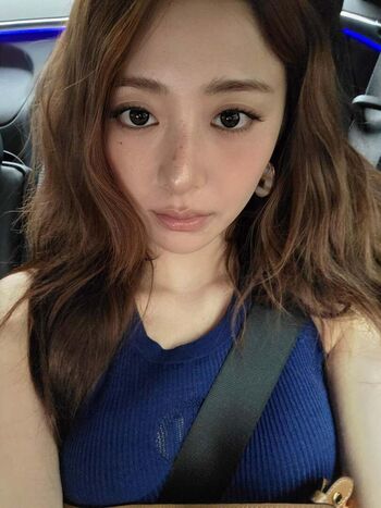 Full leaked Huh yunjin page private onlyfans photo