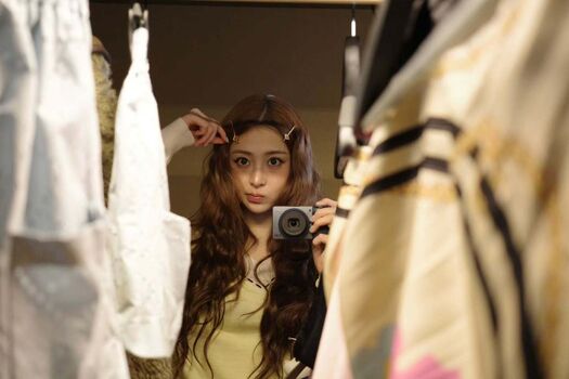 Full leaked Huh yunjin  page private onlyfans photo