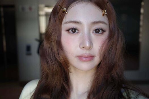 Huh Yunjin 허윤진