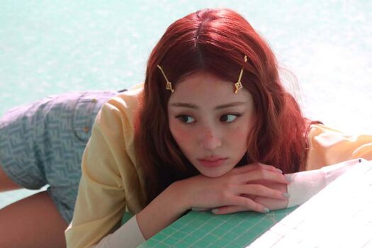 Full leaked Huh yunjin  page private onlyfans photo