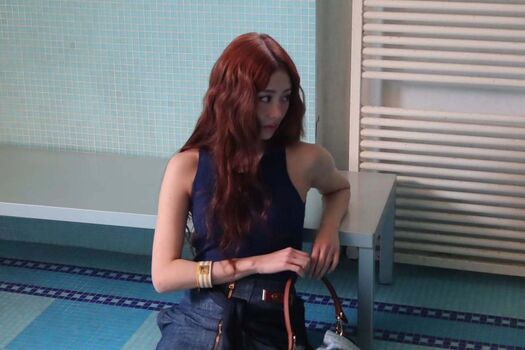 Full leaked Huh yunjin  page private onlyfans photo