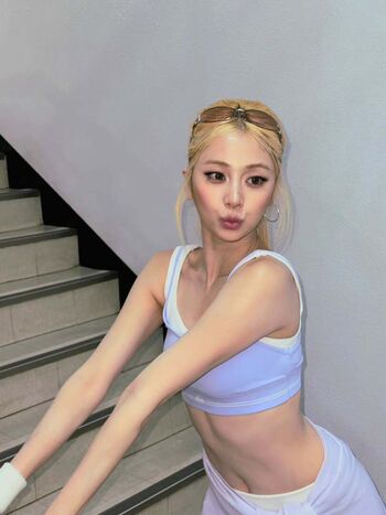 Full leaked Huh yunjin  page private onlyfans photo