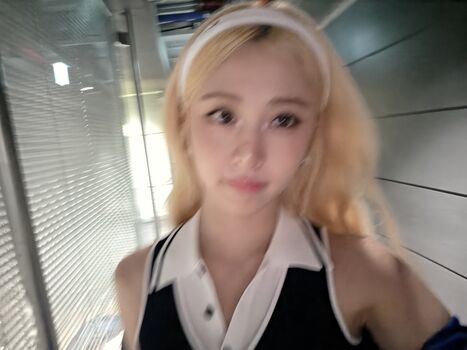 Full leaked Huh yunjin private onlyfans photo