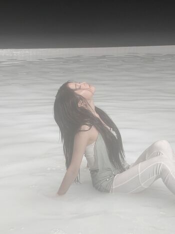 Full leaked Huh yunjin private onlyfans photo