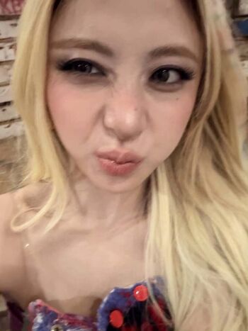Huh Yunjin 허윤진