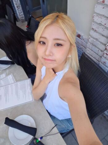 Huh Yunjin 허윤진