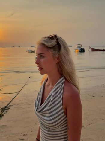 Full leaked Huhnelly private onlyfans photo