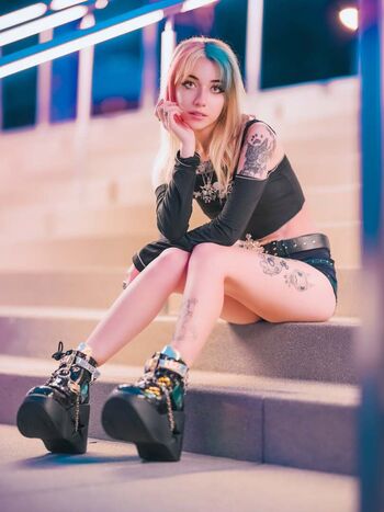 Full leaked Iluvmeww page private onlyfans photo