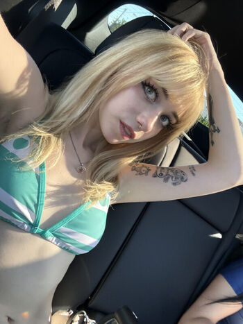 Full leaked Iluvmeww page private onlyfans photo