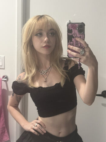 Full leaked Iluvmeww page private onlyfans photo