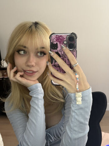 Full leaked Iluvmeww page private onlyfans photo