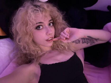Full leaked Iluvmeww page private onlyfans photo