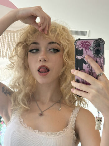 Full leaked Iluvmeww page private onlyfans photo
