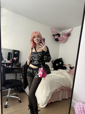 Full leaked Iluvmeww page private onlyfans photo