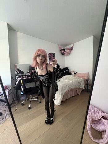 Full leaked Iluvmeww page private onlyfans photo