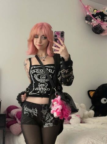 Full leaked Iluvmeww page private onlyfans photo