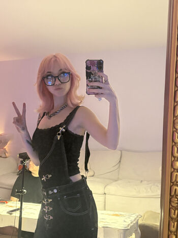 Full leaked Iluvmeww page private onlyfans photo