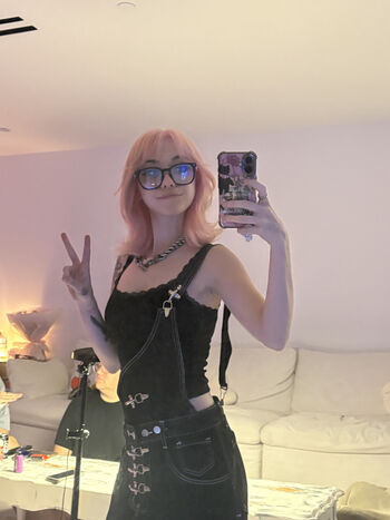 Full leaked Iluvmeww page private onlyfans photo