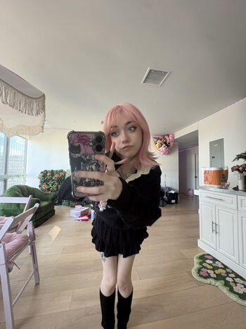 Full leaked Iluvmeww page private onlyfans photo