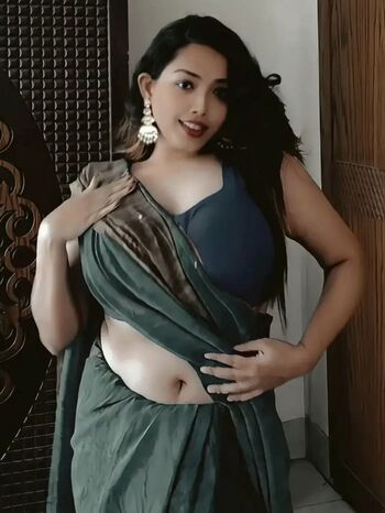 Full leaked Indian girl private onlyfans photo