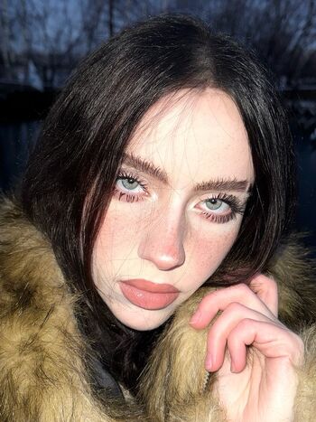 Irina minkina/ howeversnowy/rusian Billie eilish