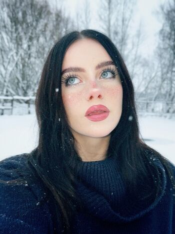Irina minkina/ howeversnowy/rusian Billie eilish