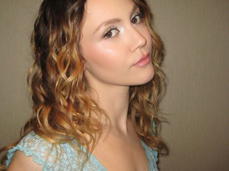 Iris Apatow