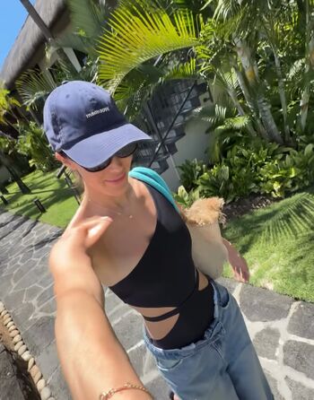 Full leaked Iris mittenaere page private onlyfans photo