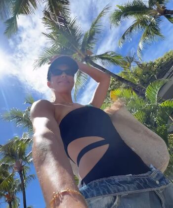 Full leaked Iris mittenaere page private onlyfans photo