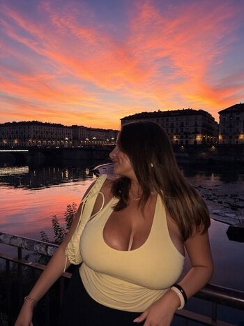 Full leaked Italian girls page private onlyfans photo