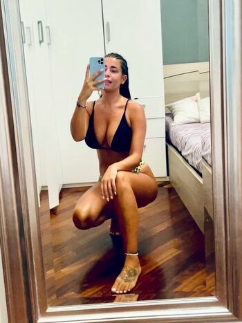Full leaked Italian girls private onlyfans photo