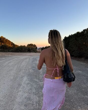 Full leaked Itscarlyjane private onlyfans photo