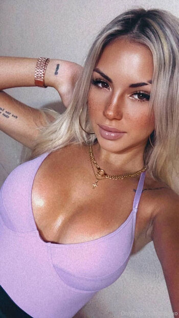 Full leaked Itslolaxo private onlyfans photo