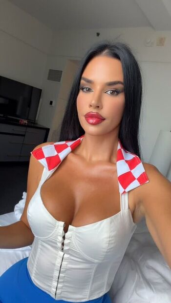 Full leaked Ivana knoll page private onlyfans photo