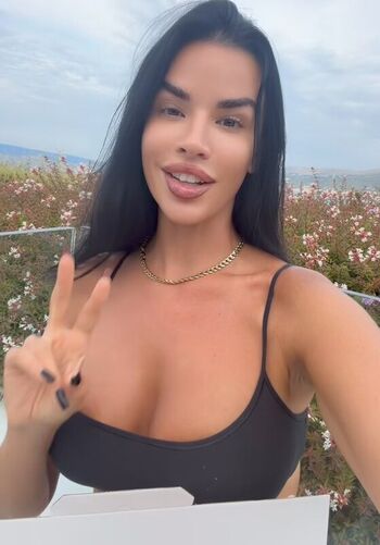 Ivana Knoll