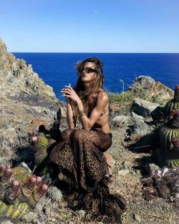 Full leaked Izabel goulart page private onlyfans photo