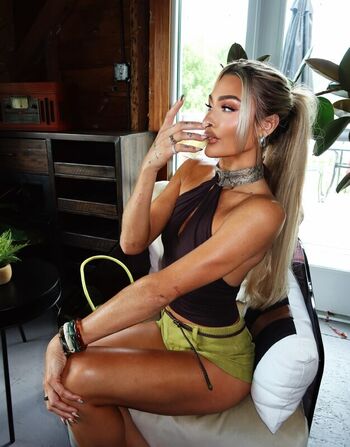 Full leaked Izzi dame private onlyfans photo