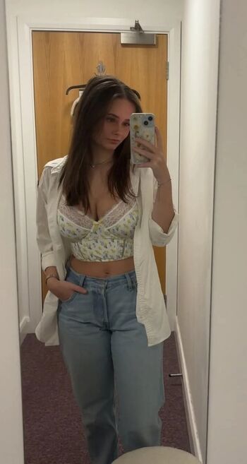 Full leaked Izzy davies page private onlyfans photo