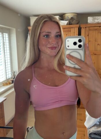 Izzymhjones