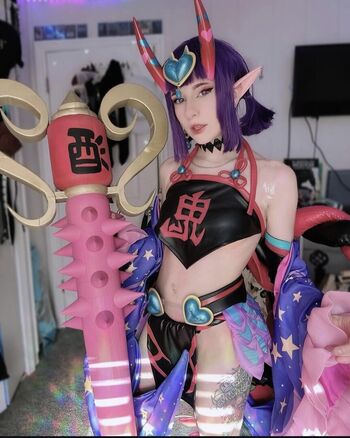 _izzys_1014_cosplay_