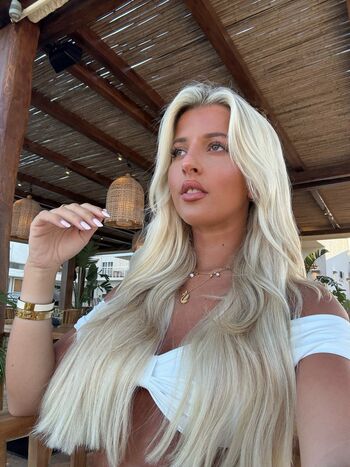 Full leaked Izzytaffs page private onlyfans photo