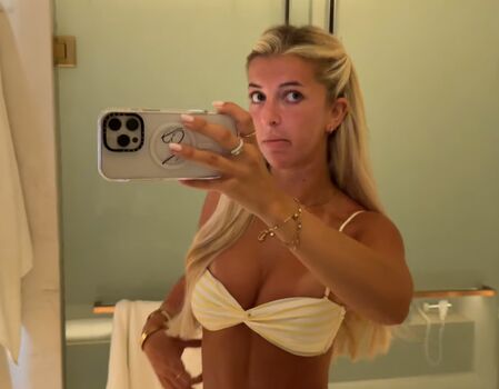 Full leaked Izzytaffs private onlyfans photo