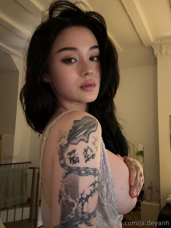 Full leaked Jadeyanh private onlyfans photo