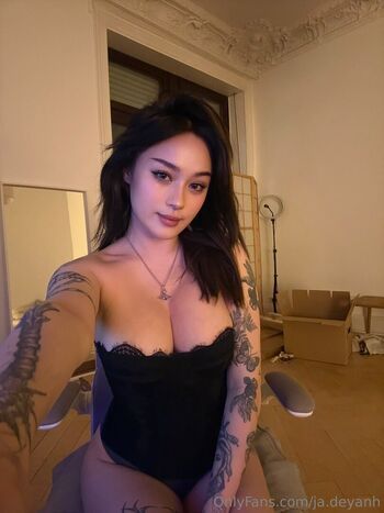 Full leaked Jadeyanh private onlyfans photo