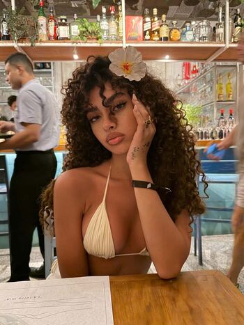 Full leaked Larawiish/ private onlyfans photo