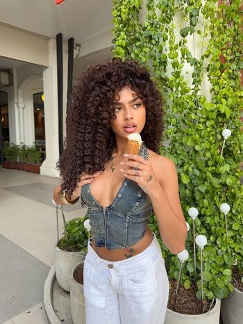 Full leaked Porshaaaxxx/ private onlyfans photo