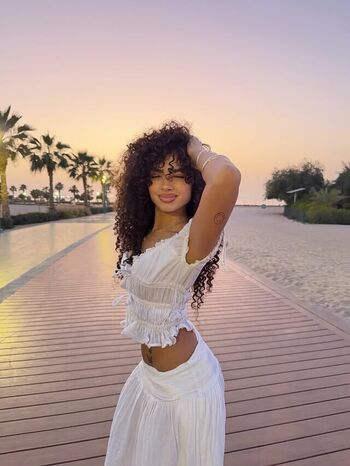 Full leaked Lyzzahh/ private onlyfans photo