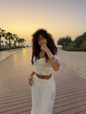 Full leaked Sofie reyez/ private onlyfans photo